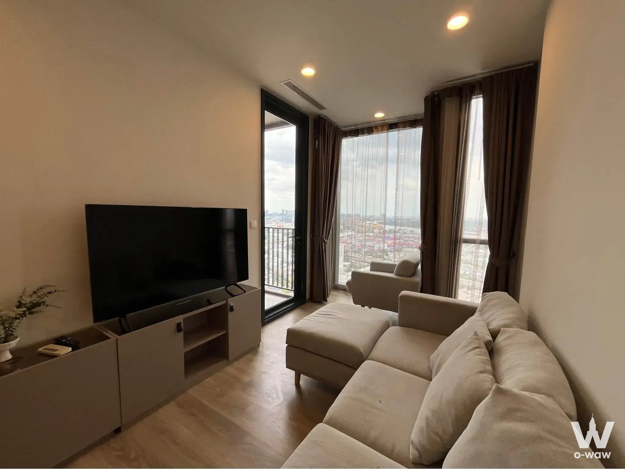 Condo with 1 bedroom for rent at Oka Haus — photo 3 of 5