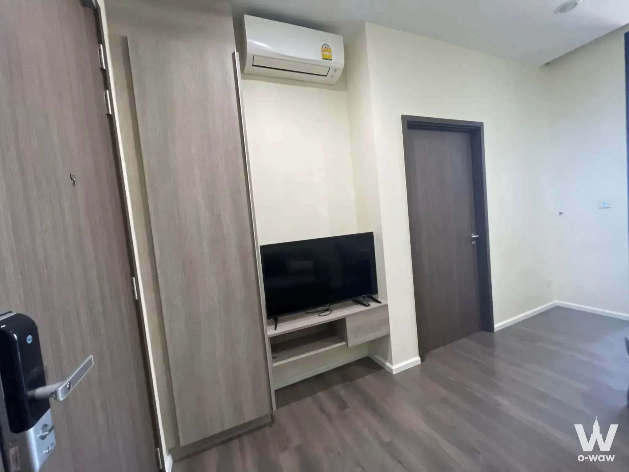 Commercial with 1 bedroom for rent at Whizdom Essence Sukhumvit — photo 3 of 5