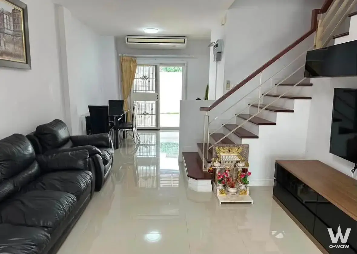 Townhouse with 3 bedrooms for rent at URBAN SATHORN (Marcopolo Villa) — photo 2 of 5
