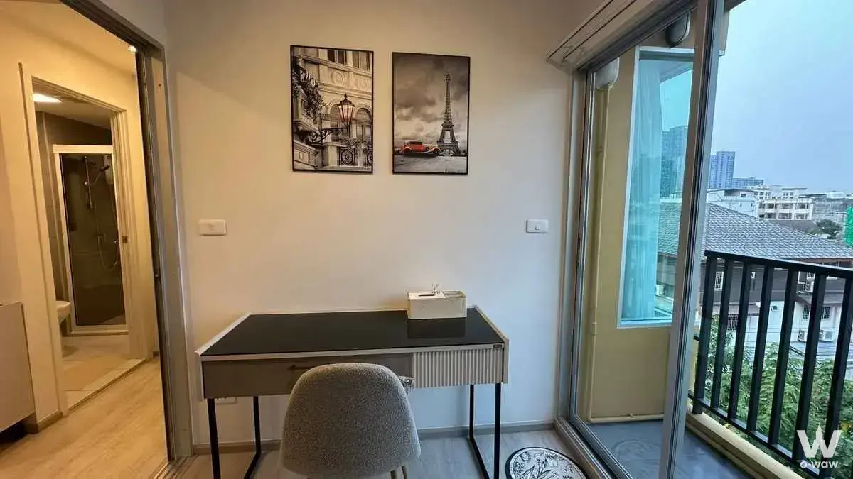 Bedroom office corner in Plum Condo Sukhumvit 62 with black desk and balcony access