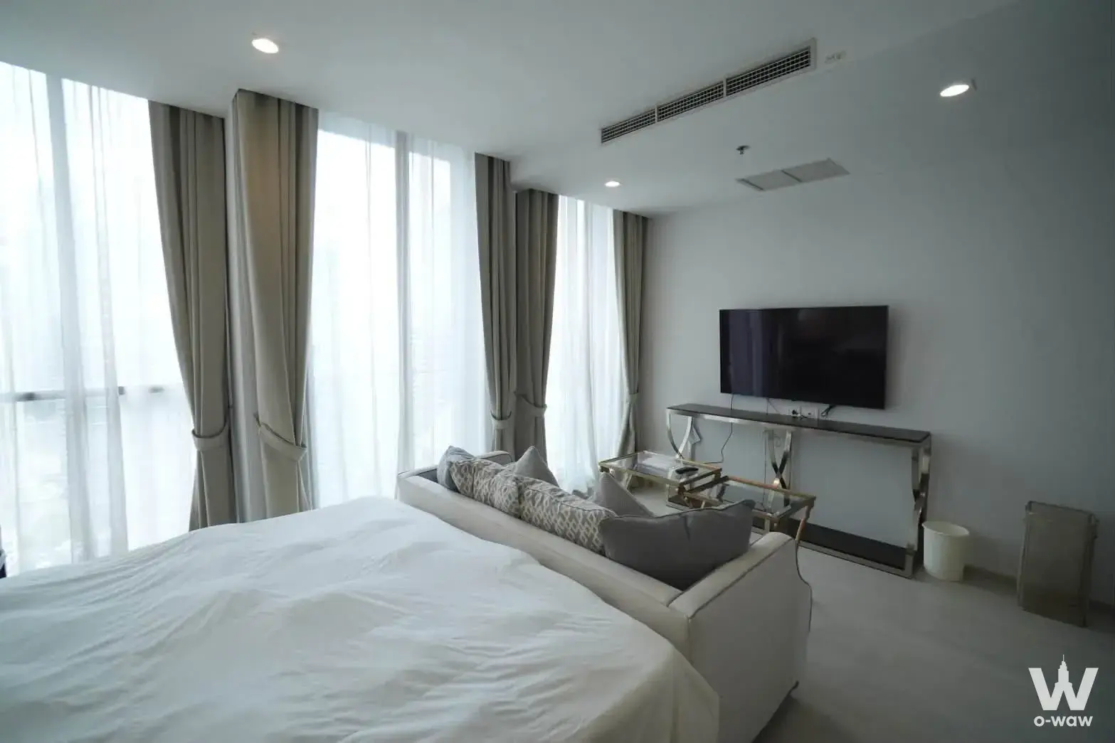 Condo with 1 bedroom for rent at Noble Ploenchit — photo 2 of 5