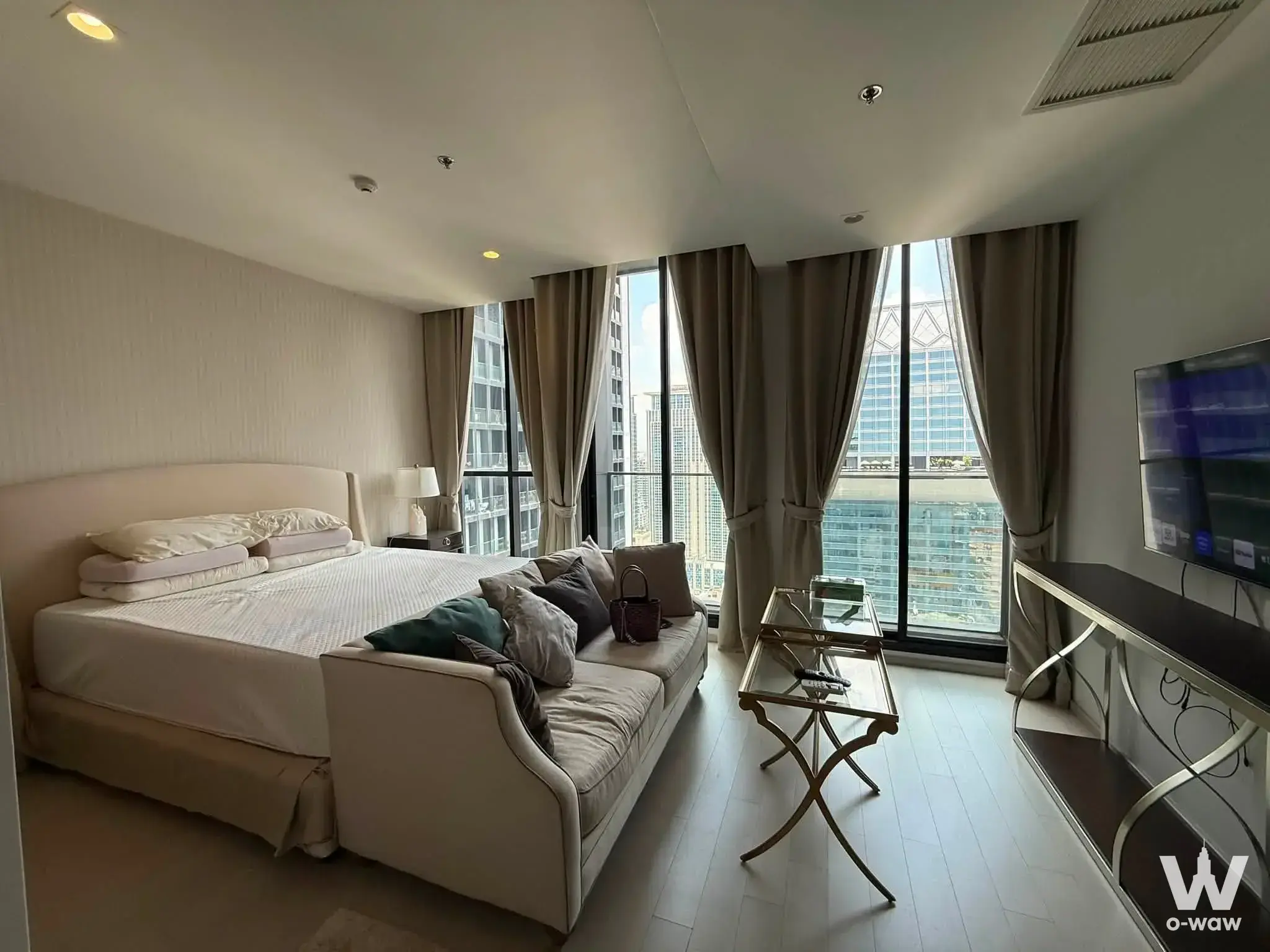 Condo with 1 bedroom for rent at Noble Ploenchit — photo 5 of 5