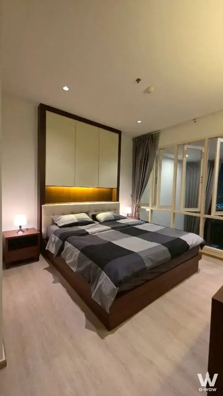 Condo with 1 bedroom for rent at The Emporio Place — photo 4 of 5