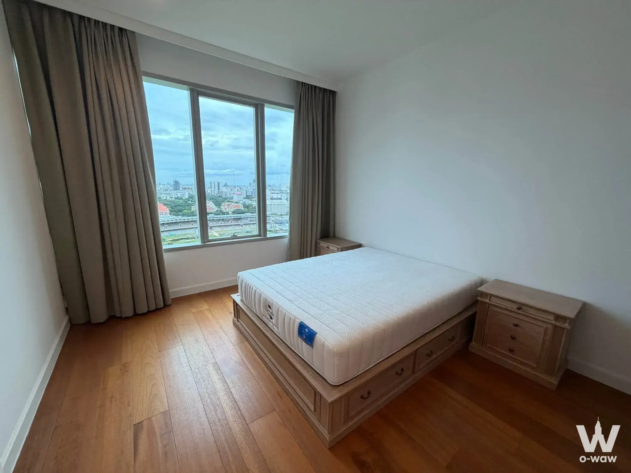 Condo with 3 bedrooms for rent at 185 Rajadamri — photo 4 of 5