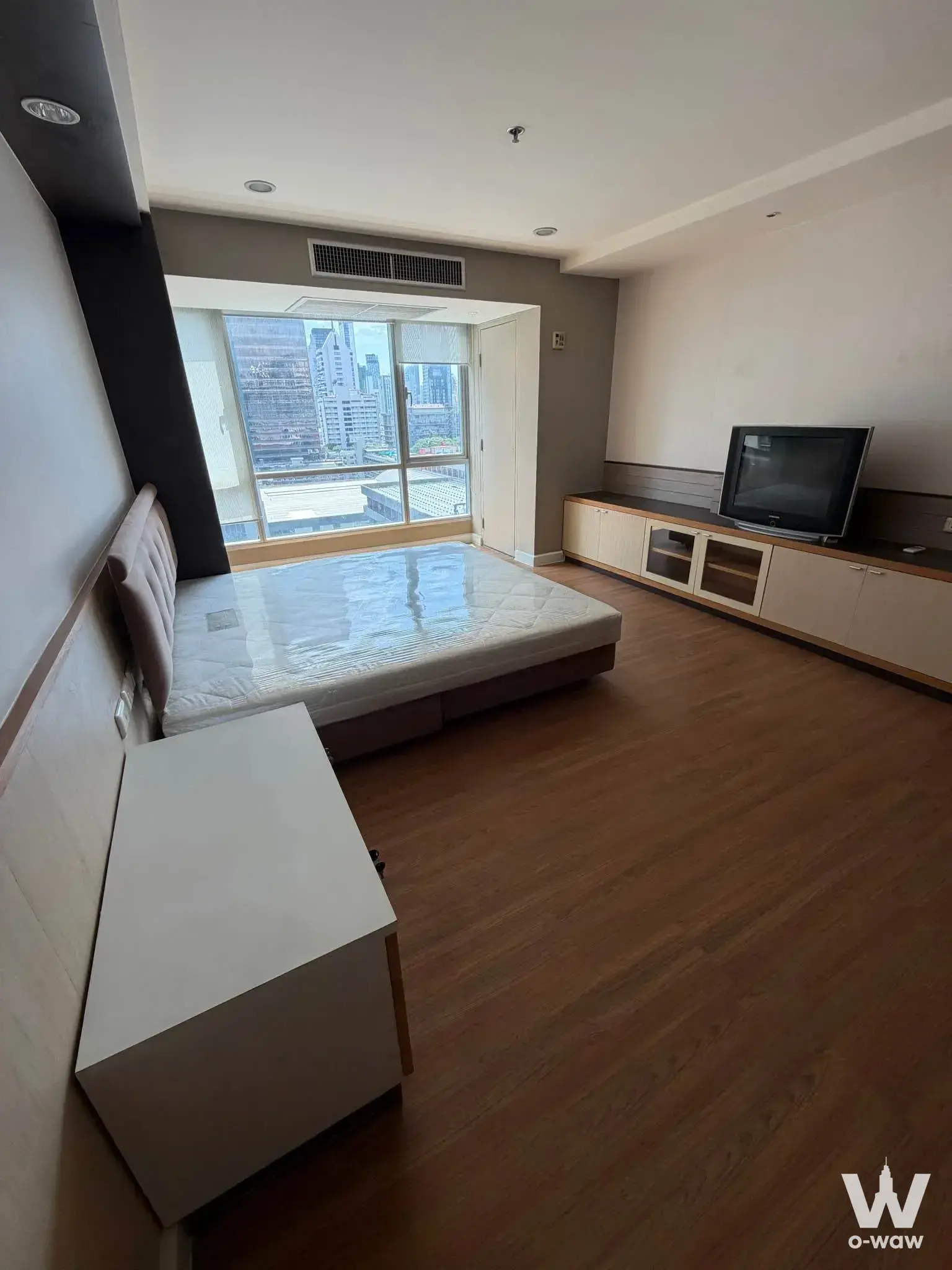 Condo with 2 bedrooms for rent at The Trendy Condominium — photo 3 of 5
