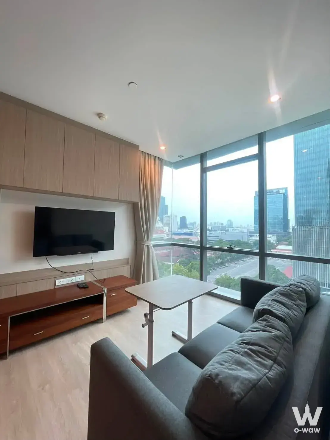 Condo with 1 bedroom for rent at The Room Sukhumvit 21 — photo 1 of 5
