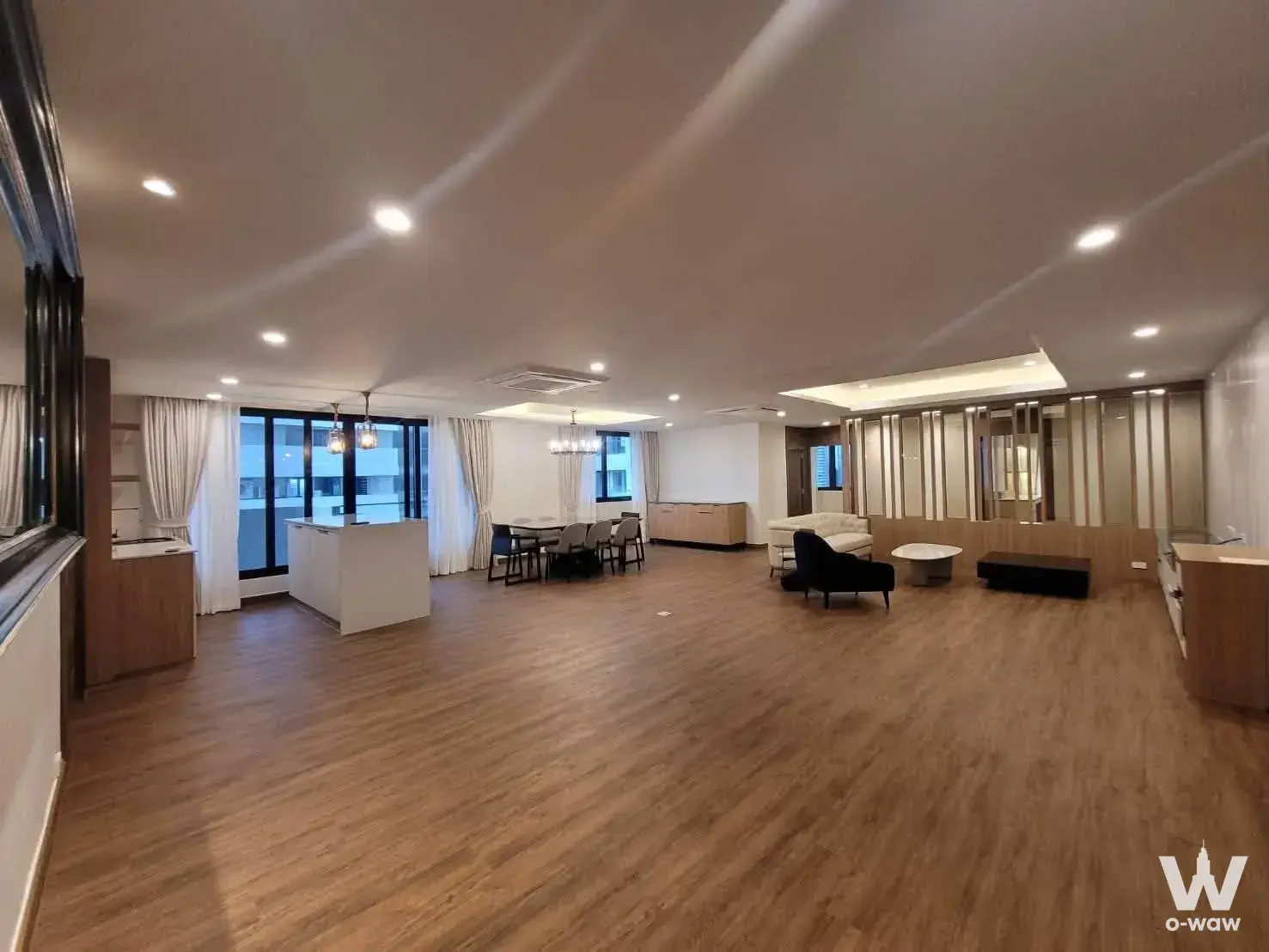 3-bed condo for rent in D.S. Tower 2 with open-plan living, wood floors and floor-to-ceiling windows