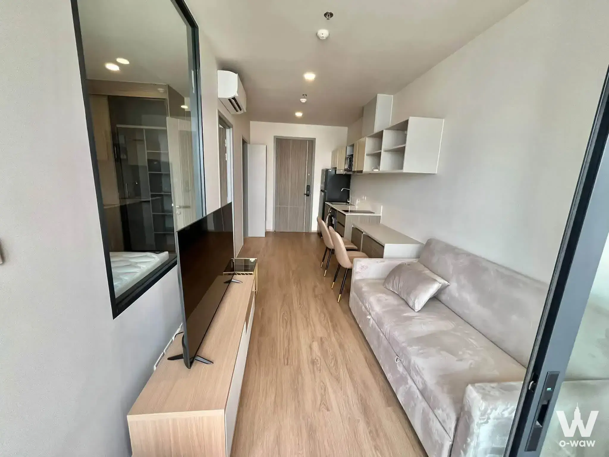 Commercial with 1 bedroom for rent at The Issara Sathorn (ดิ อิสสระ สาทร) — photo 1 of 3