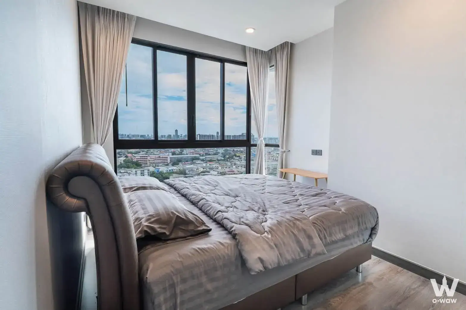 Rajavithi, near MRT Sirindhorn and Bang Phlat Intersection, close to Suan Dusit University, Rajamangala University of Technology Suwannaphum, St. Gabriel's School, and Vachara Hospital