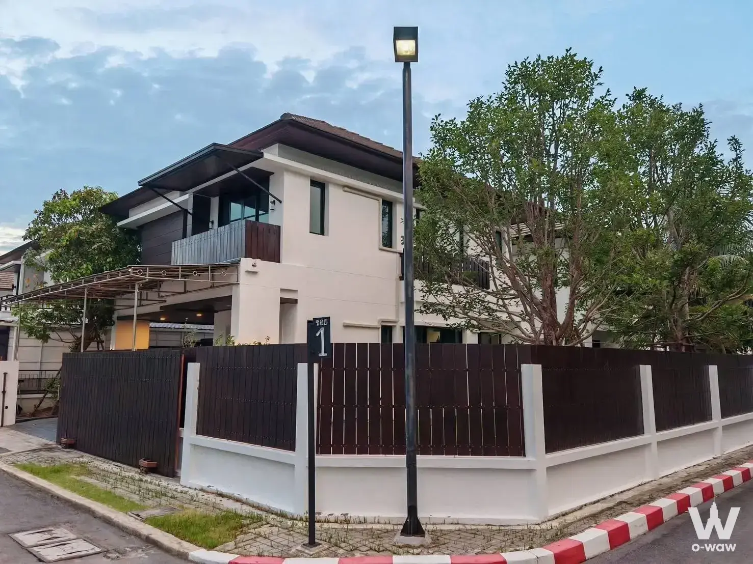 Lake View Park 3-bed house exterior modern townhouse with cream stucco and dark wood accents