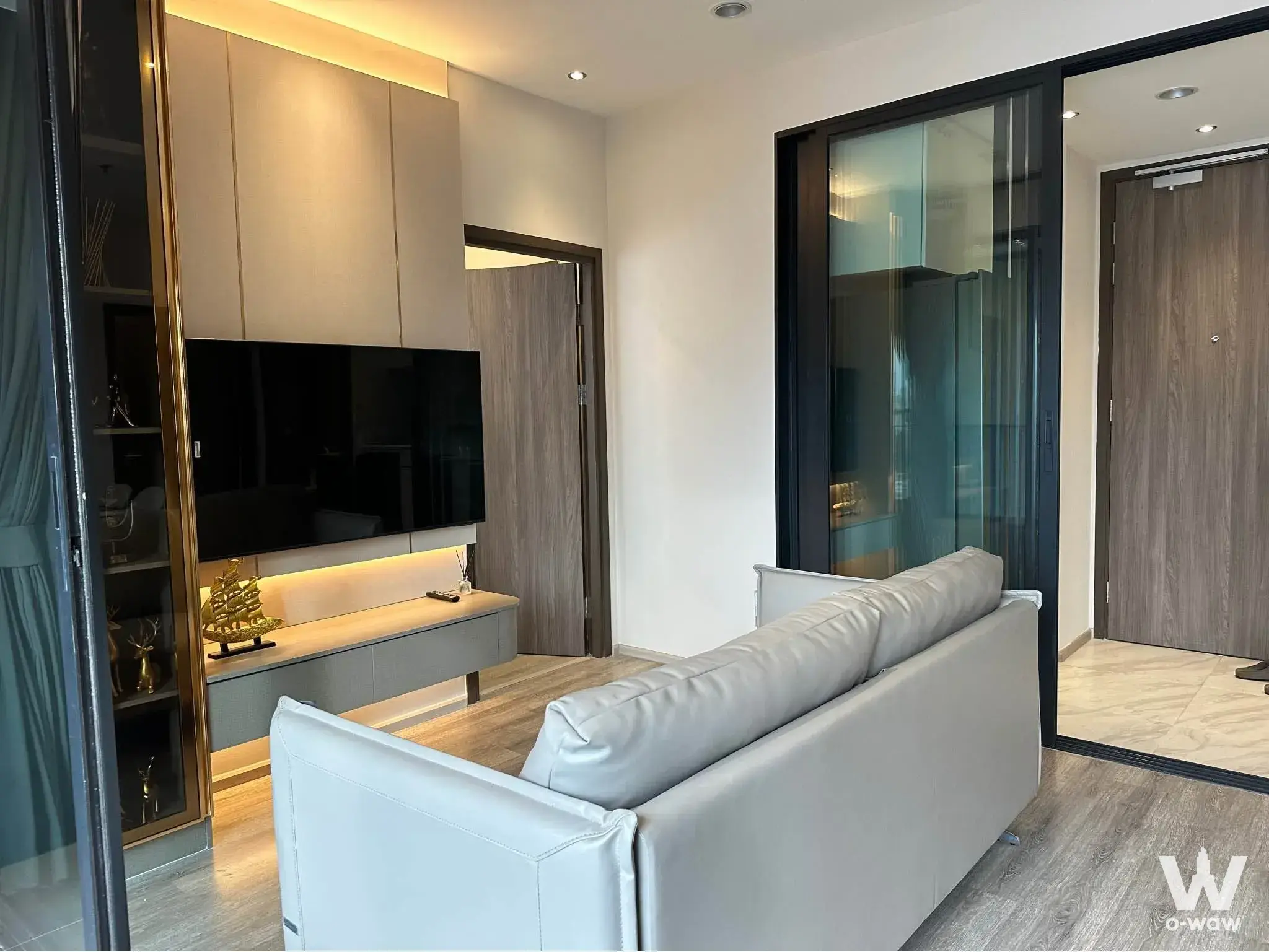 Condo with 2 bedrooms for rent at Ideo Mobi Asoke — photo 3 of 5