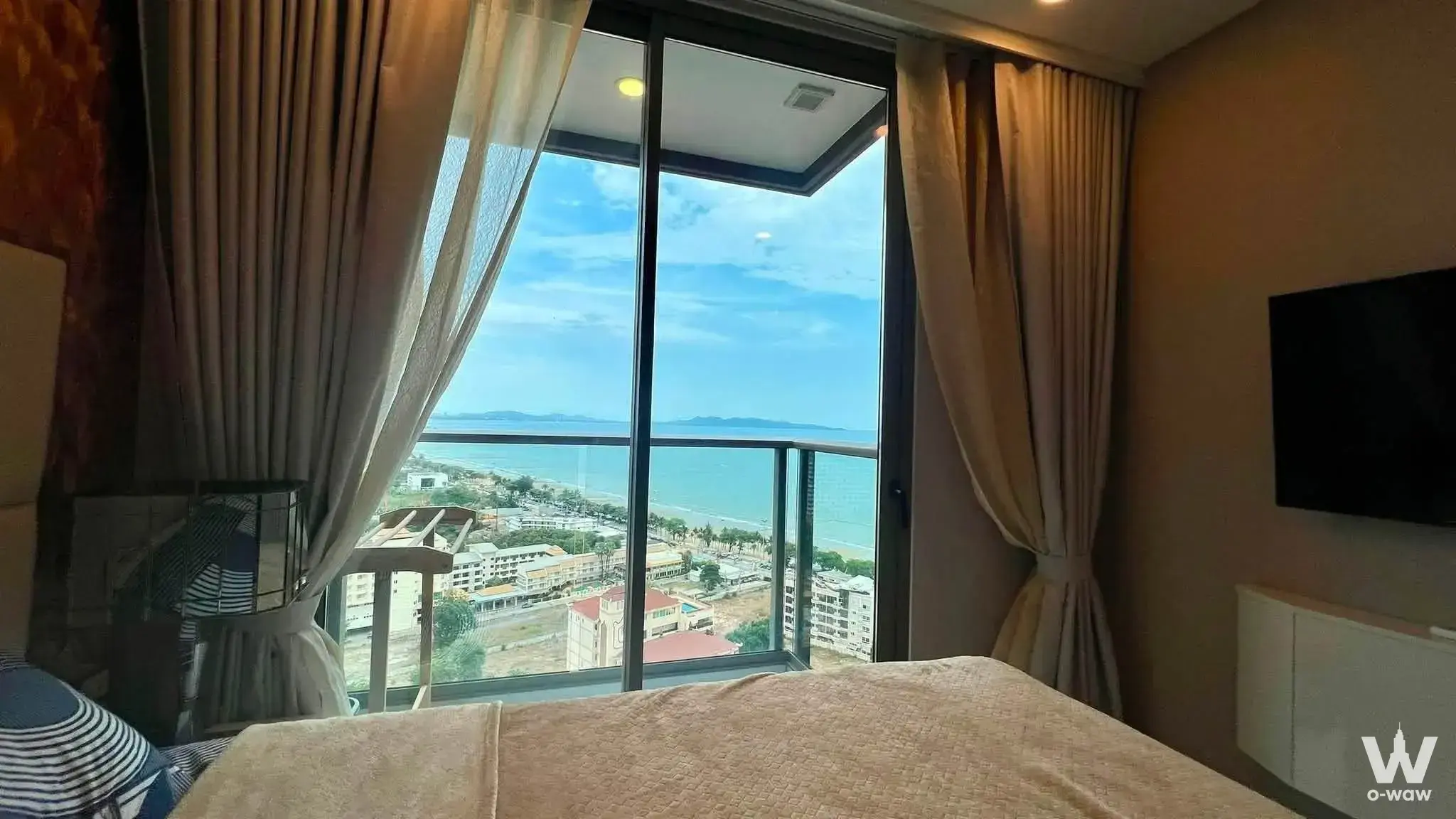 Bedroom in a 1-bed condo for rent in Copacabana Beach Jomtien with ocean view and sliding glass doors