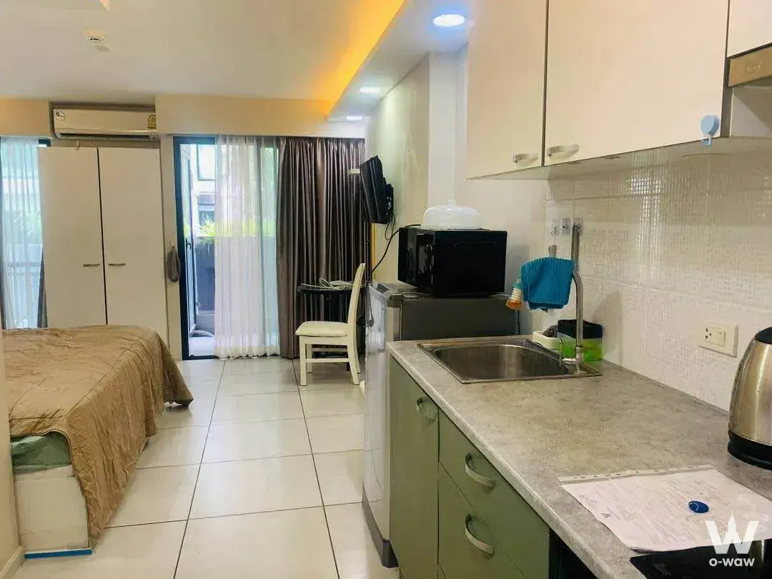 Open-plan studio in Siam Oriental Tropical Garden with queen bed and compact kitchenette