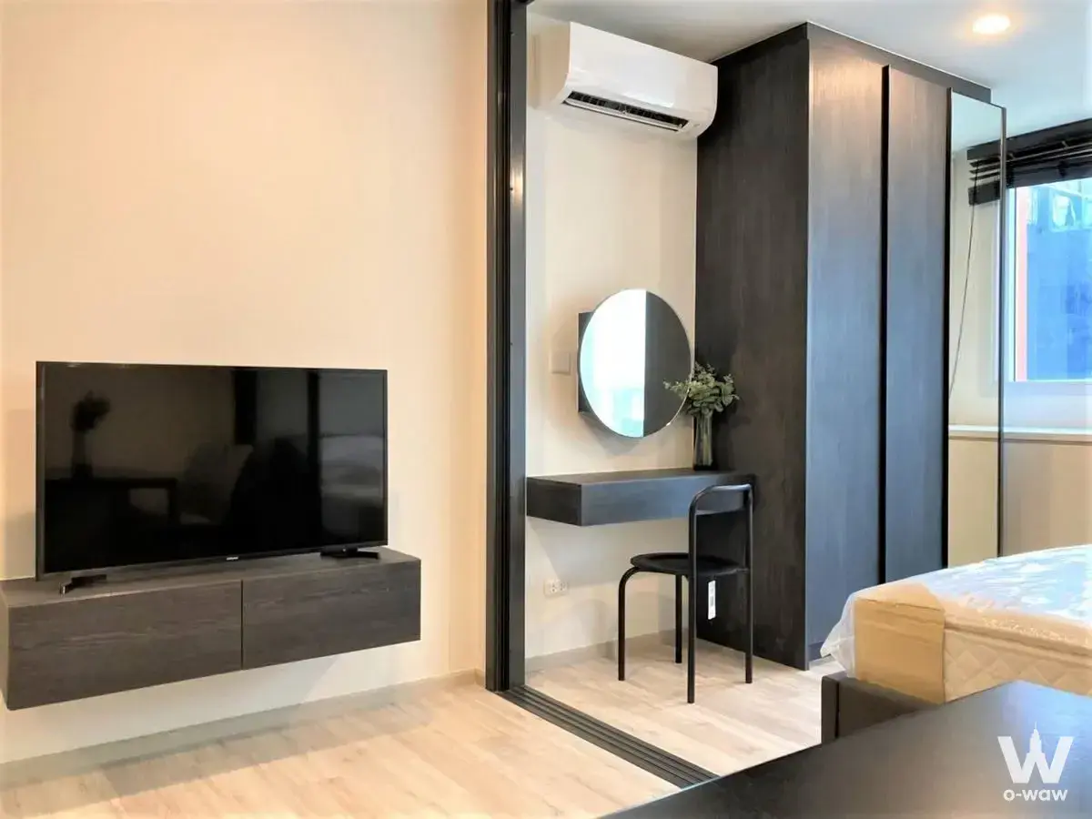 Condo with 1 bedroom for rent at XT HUAIKHWANG — photo 1 of 5