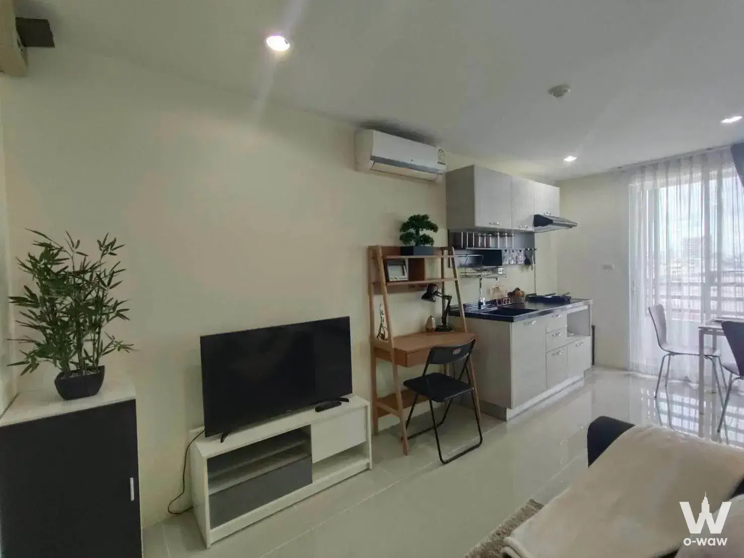 Open-plan kitchen and living area in a 1-bed condo for sale at KES Ratchada with modern amenities and dining space