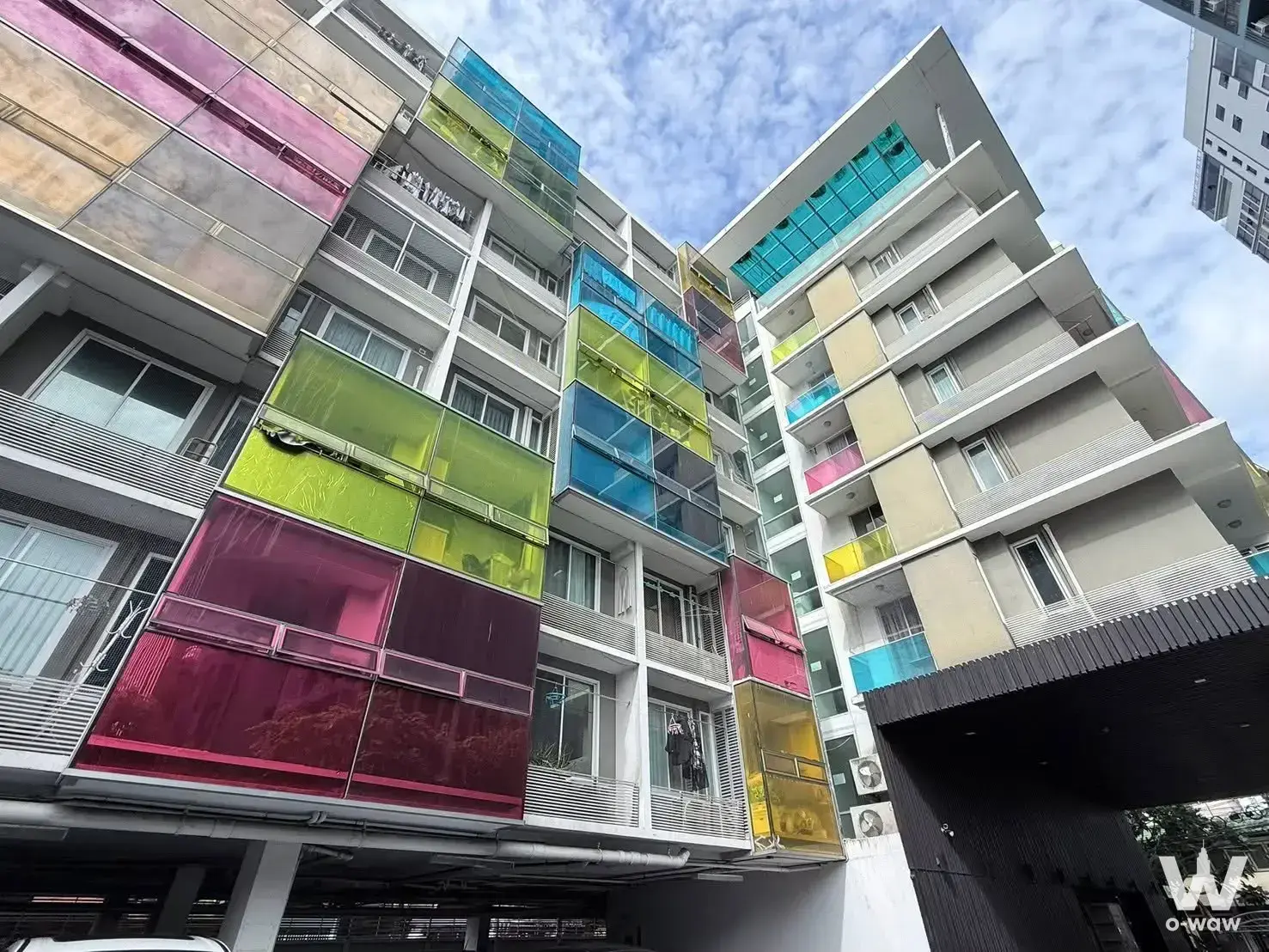 Huai Khwang, Bangkok. Near Ratchada-Huai Khwang intersection, Pracharat Bamphen Soi 6. 450 meters from Huai Khwang MRT Station.