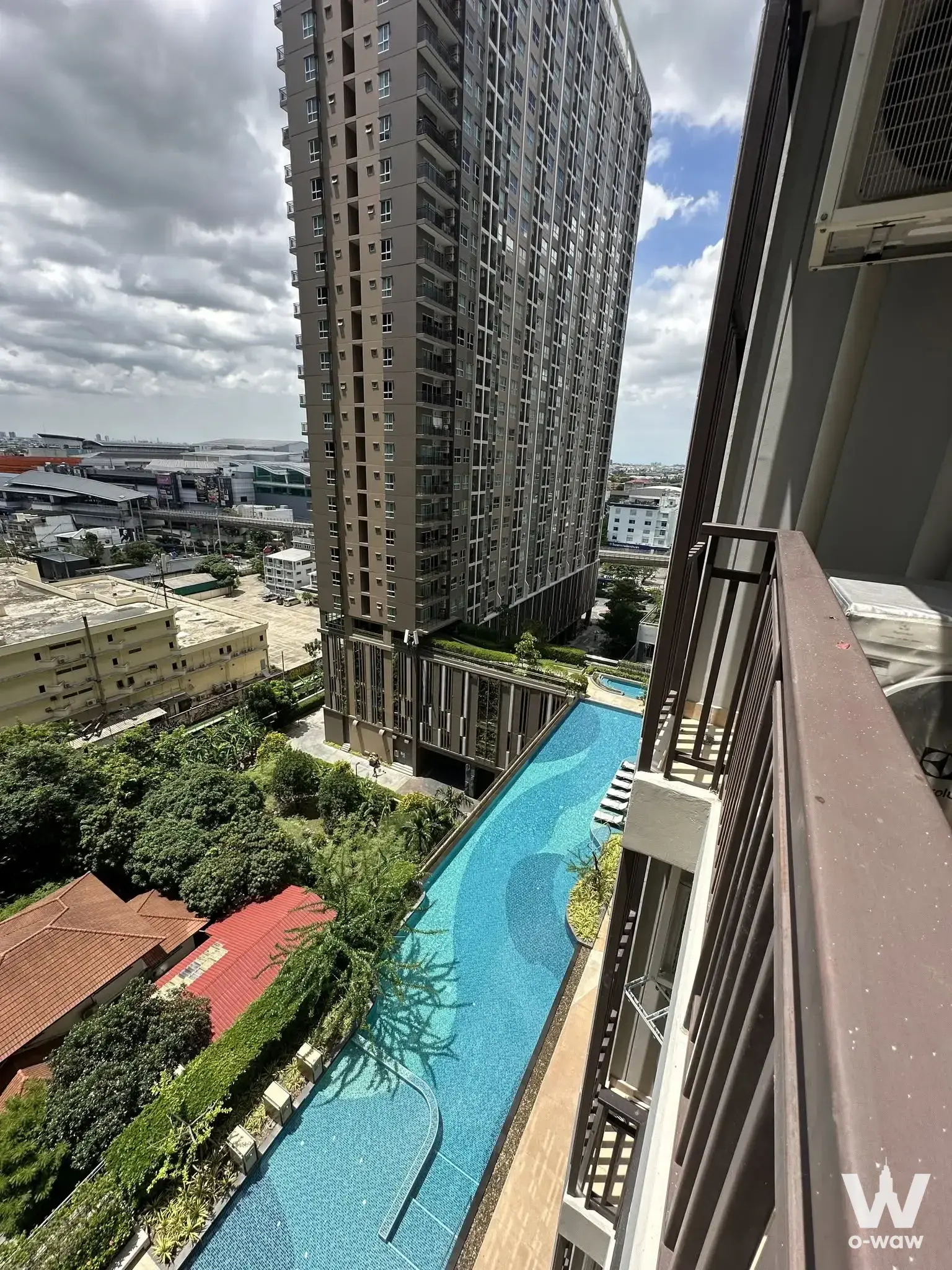 Near MRT Phasi Charoen station and Seacon Bangkae Shopping mall