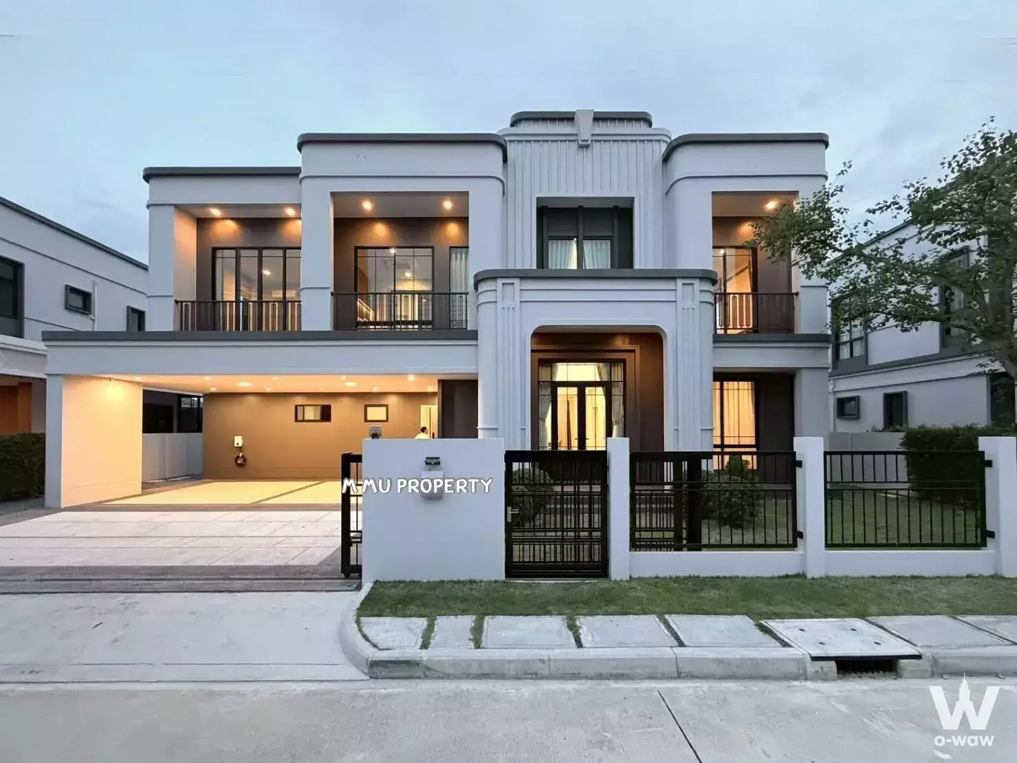 Near Chatchot Expressway, near Fashion Island shopping mall