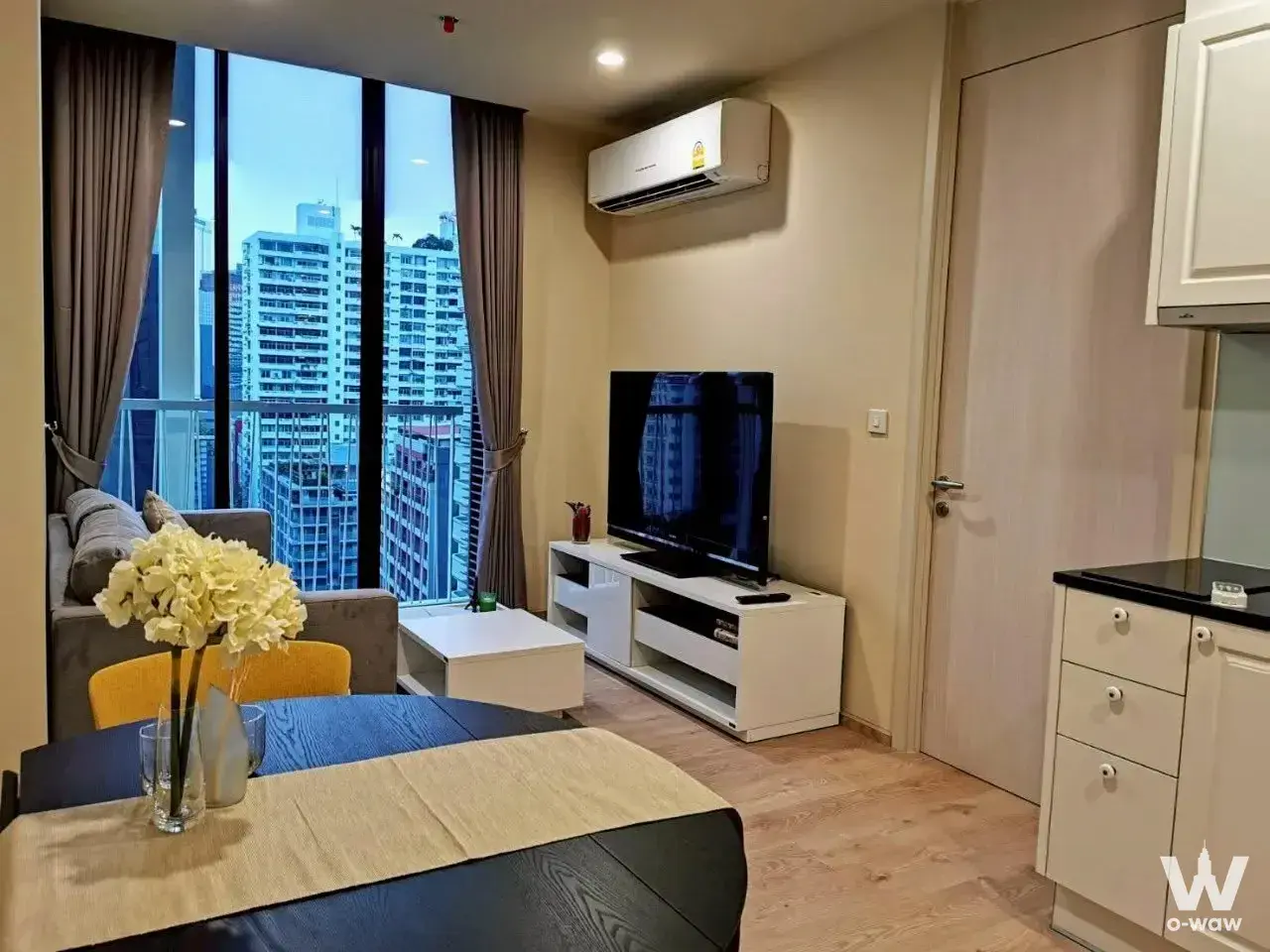 Condo with 1 bedroom for rent at โนเบิล รีโคล - Noble Recole — photo 2 of 5
