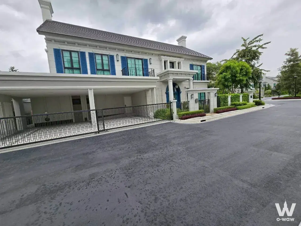 Two-story luxury villa exterior in Narasiri Krungthep Kreetha with blue shutters