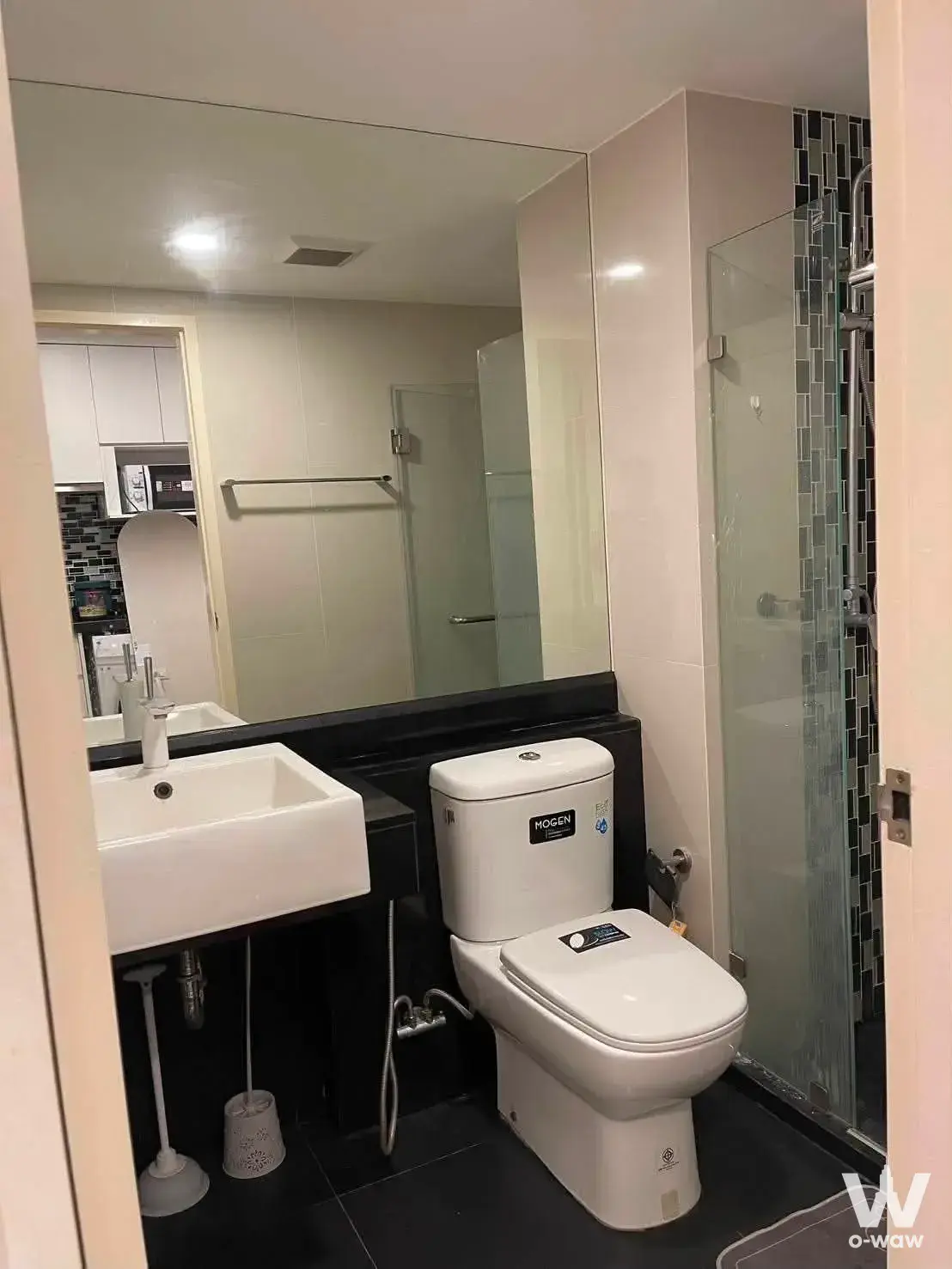 Furnished 1-bed condo bathroom in Bangkok Horizon Lite Phetkasem 48 with black stone vanity