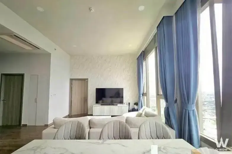 4-bed Whizdom the Forestia Petopia condo living area with city view and textured stone TV wall