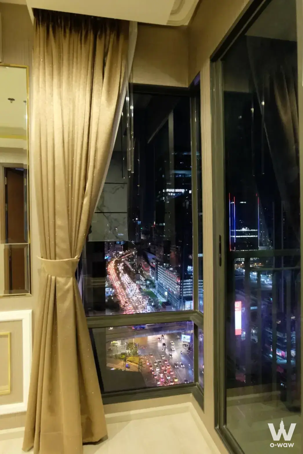 Corner room in a 2-bed condo for sale in RHYTHM Asoke 2 has floor-to-ceiling windows and night city views