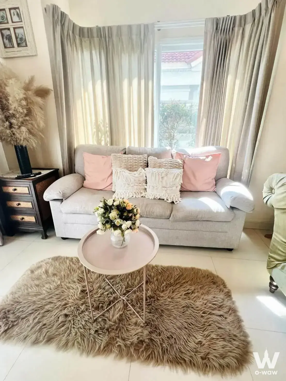 3-bed house for rent in Perfect Place Sukhumvit 77-Suvarnabhumi living room with pink pillows and rattan side table