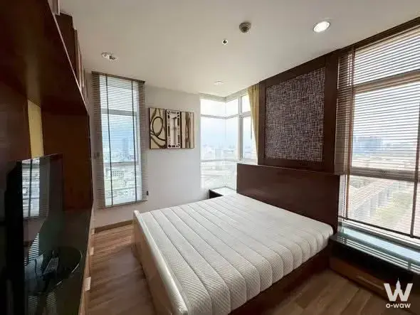 Condo with 3 bedrooms for rent at Ideo Verve Ratchaprarop — photo 3 of 5