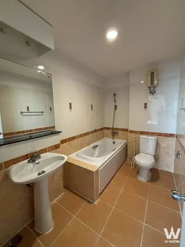 Condo with 2 bedrooms for rent at Life Asoke - Rama 9 — photo 4 of 5