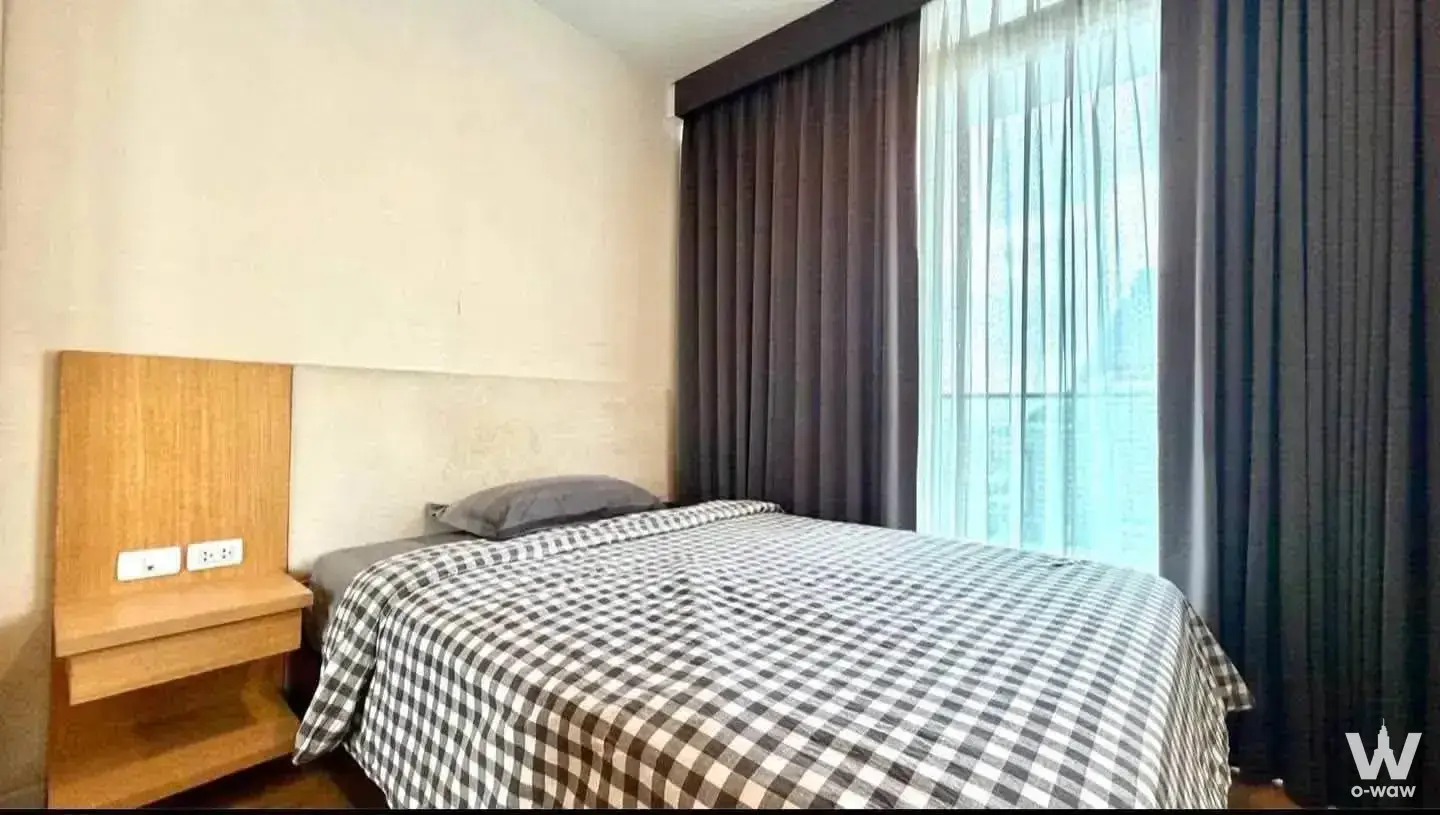 Condo with 3 bedrooms for rent at Siamese Surawong — photo 1 of 5