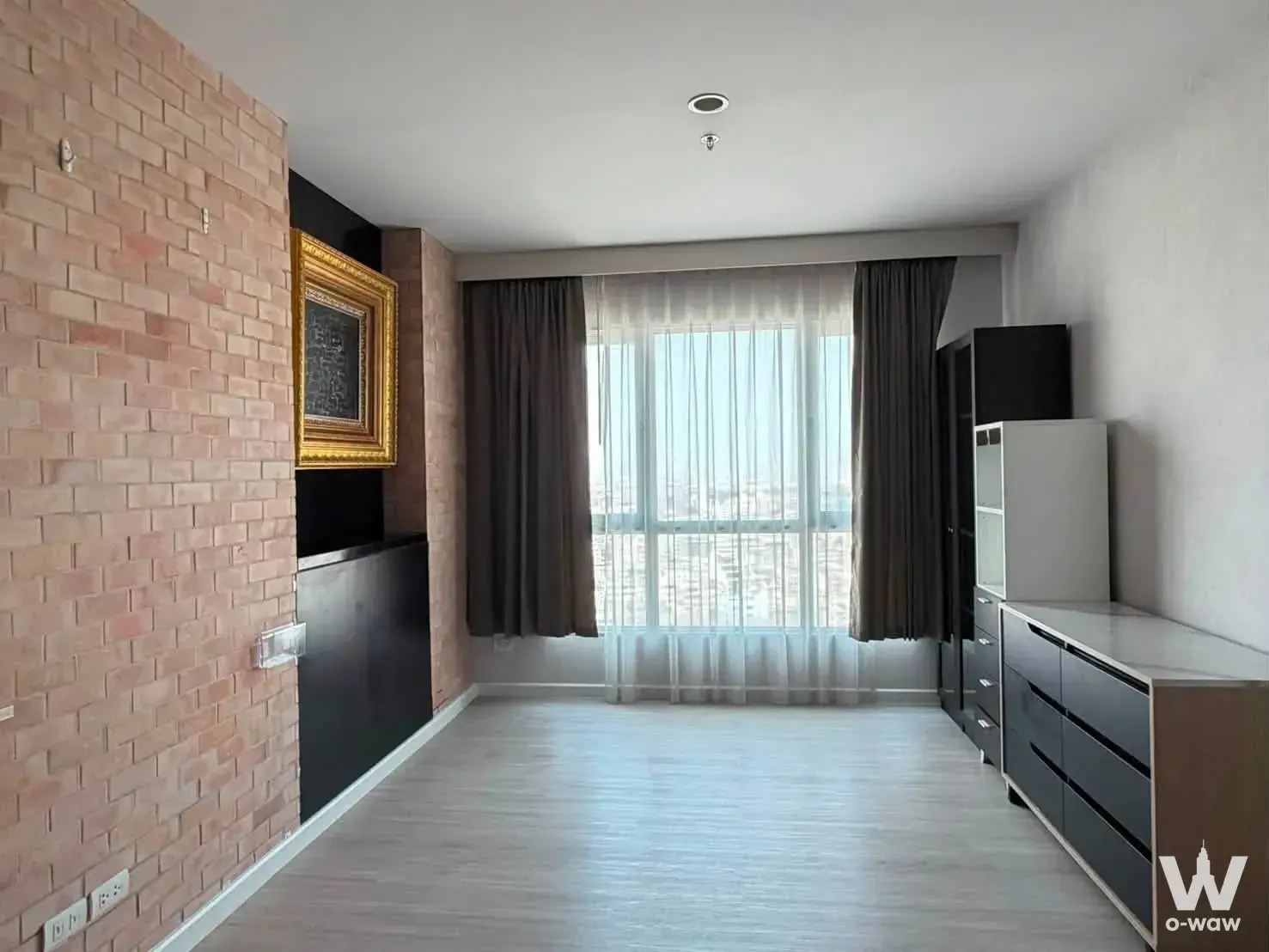 Near BTS Wongwian Yai Station, close to Sathorn and Charoen Nakhon areas, Bangkok