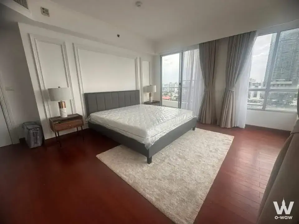 Master bedroom with city skyline view at Supalai River Place 2-bed condo for rent