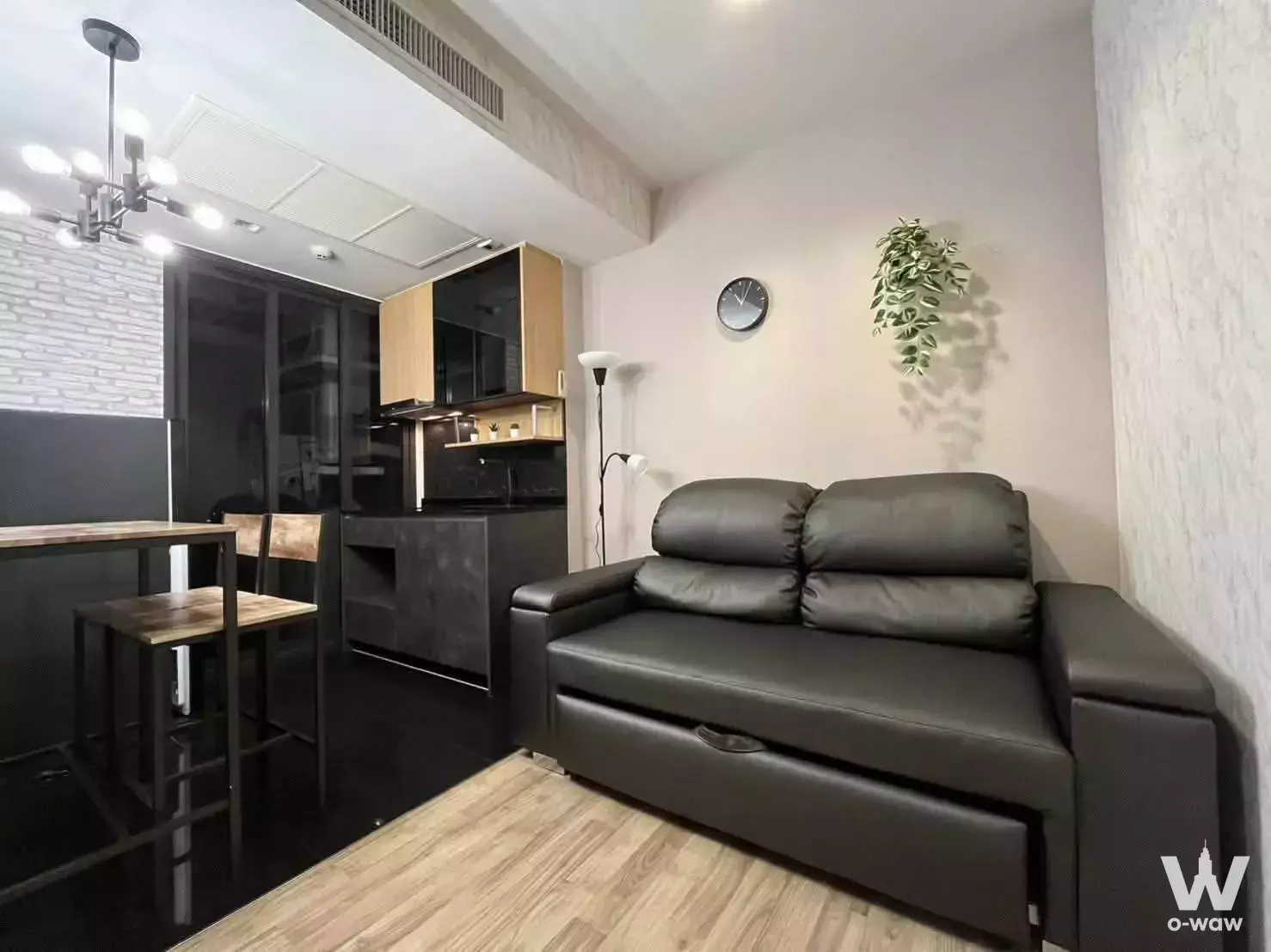 Prime location in the heart of the city, near BTS Mo Chit and MRT Chatuchak