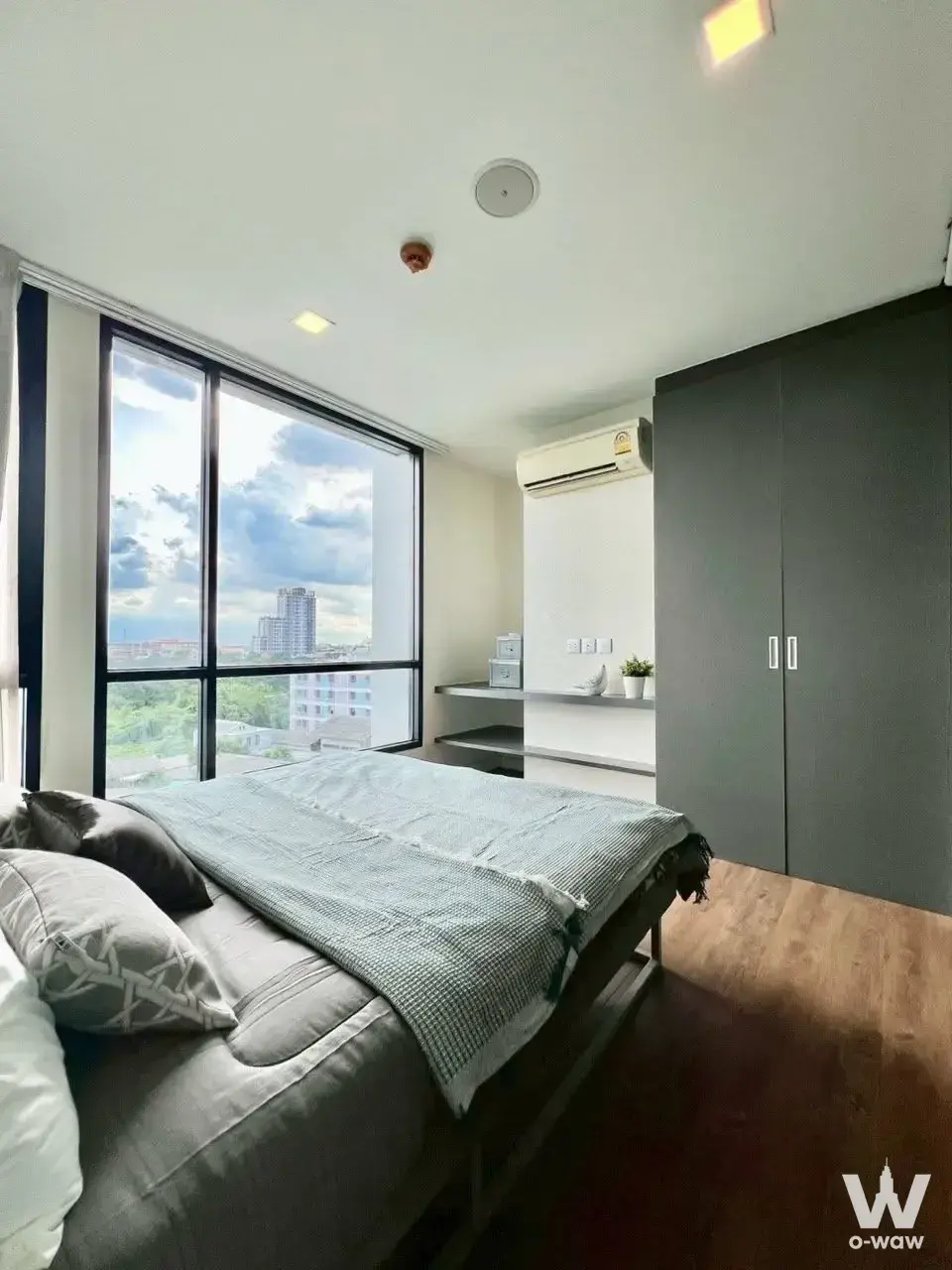 Bedroom in ESTA Bliss Condo featuring a queen bed and floor-to-ceiling window