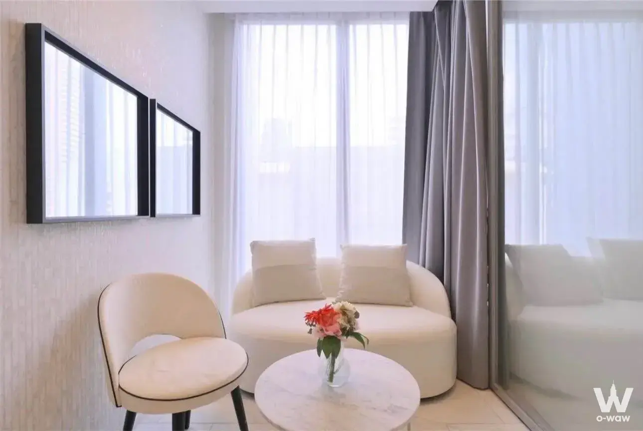 HYDE Sukhumvit 11 living corner with cream sofa and large geometric black mirror