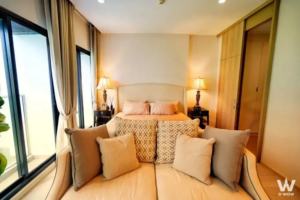 Condo with 1 bedroom for rent at Noble Ploenchit — photo 1 of 5