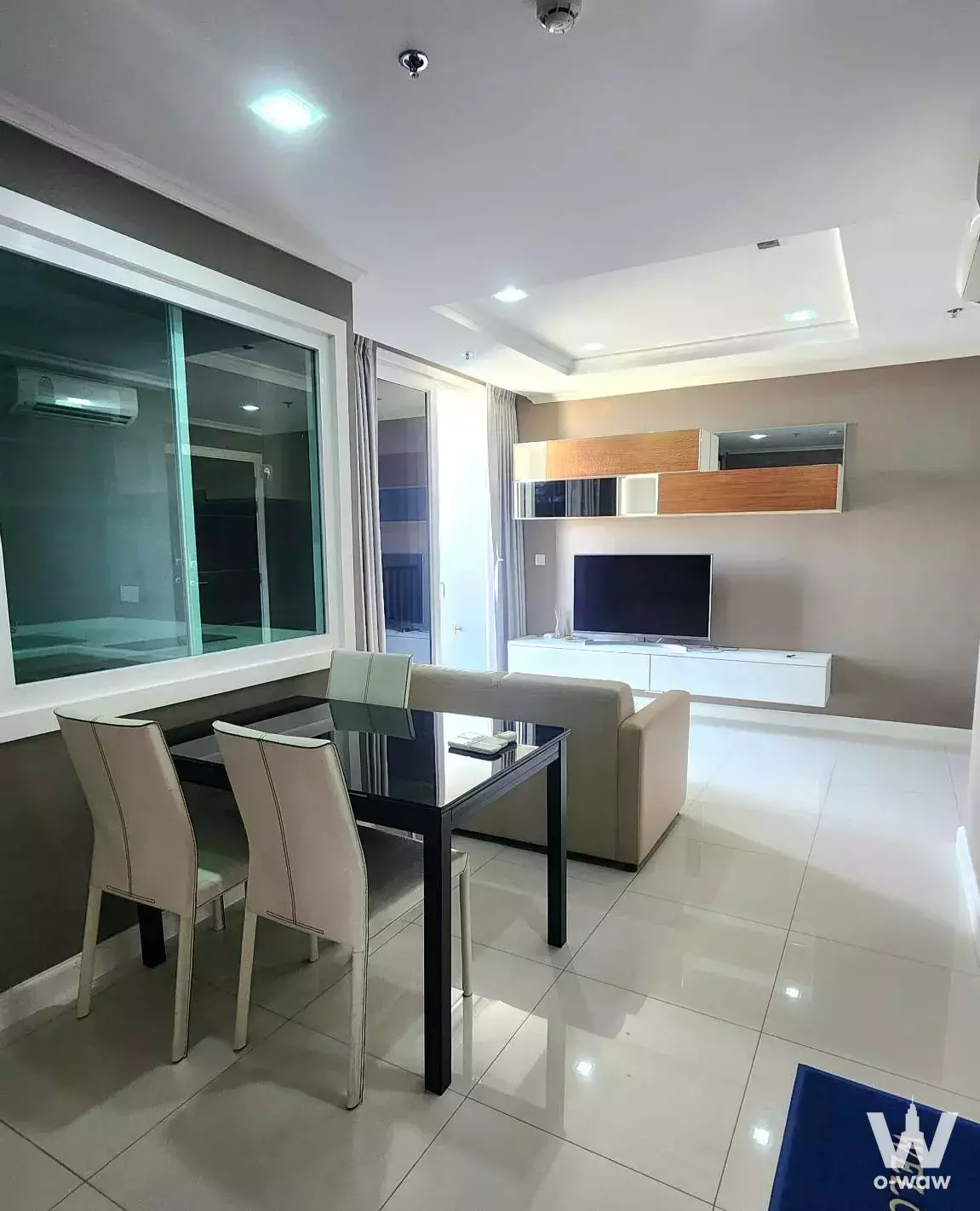 Condo with 2 bedrooms for rent at BTS Samrong Station (Green and Yellow Line), near Fresh Market, Supermarket, Imperial World Samrong Shopping Mall, and St. Andrew's International School — photo 1 of 5