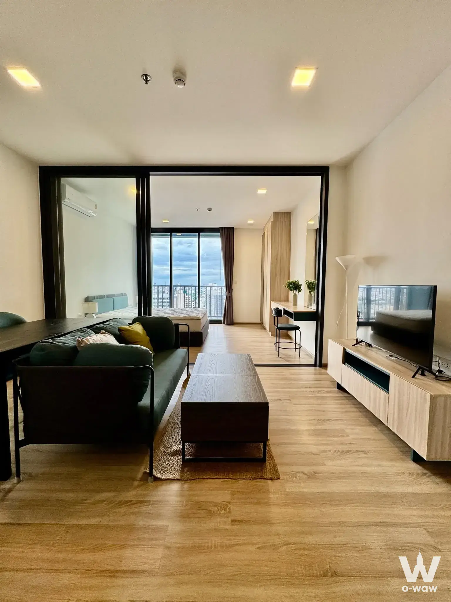 Condo with 1 bedroom for rent at XT Phayathai — photo 1 of 4
