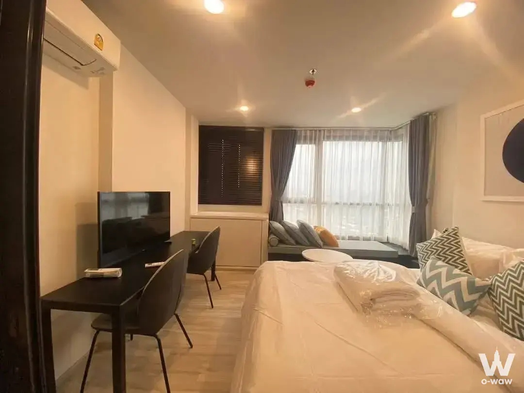 Condo with 1 bedroom for rent at XT HUAIKHWANG — photo 1 of 5