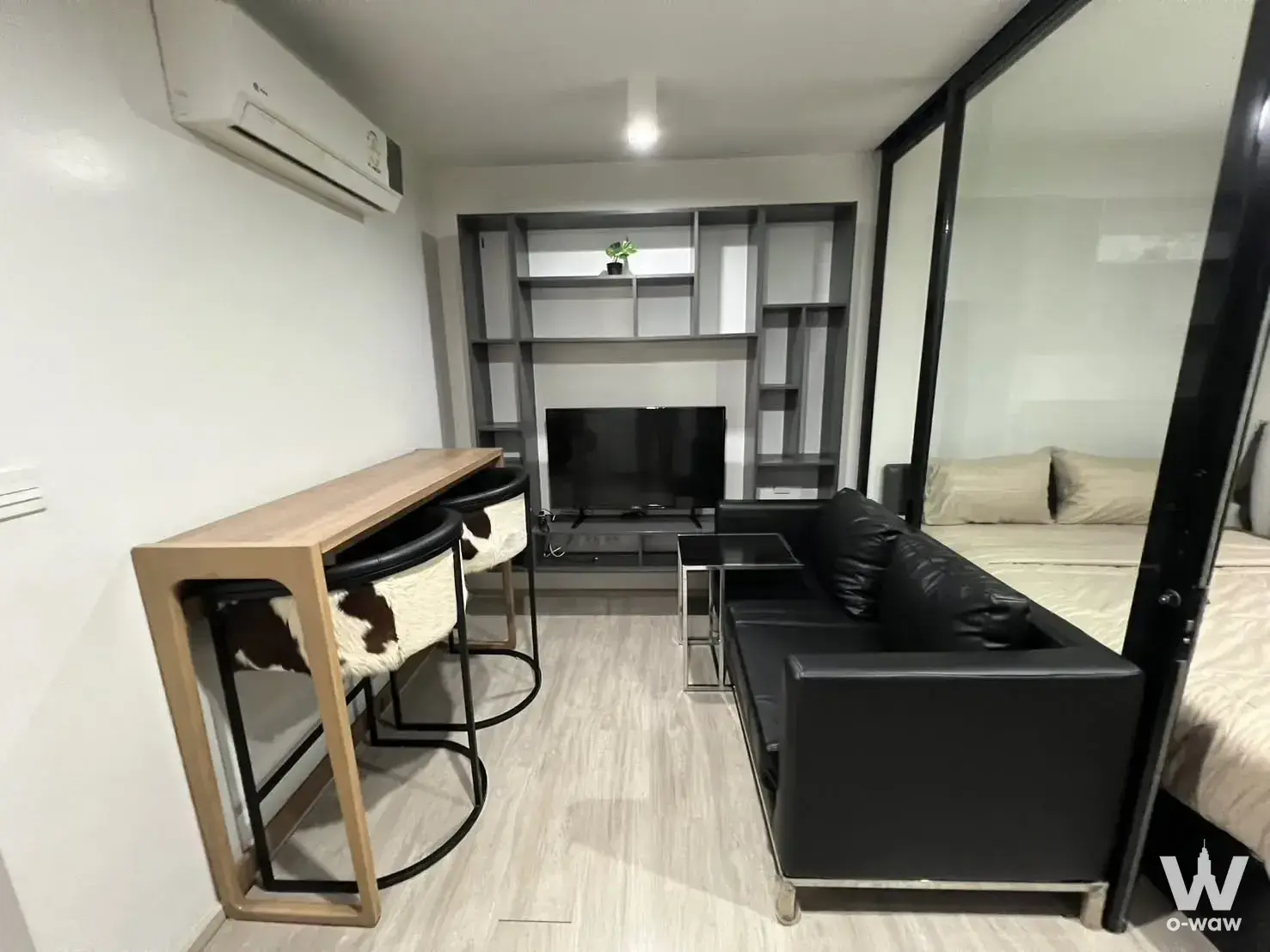 Condo with 1 bedroom for rent at Maestro 02 Ruamrudee — photo 2 of 5