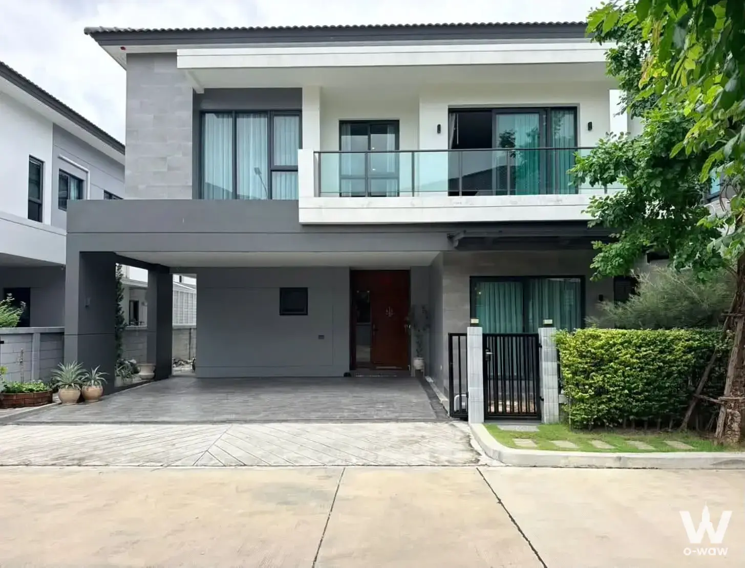 Soi Tiwanon 44, near MRT Airport Rail Link Nakhon Khun Road Station