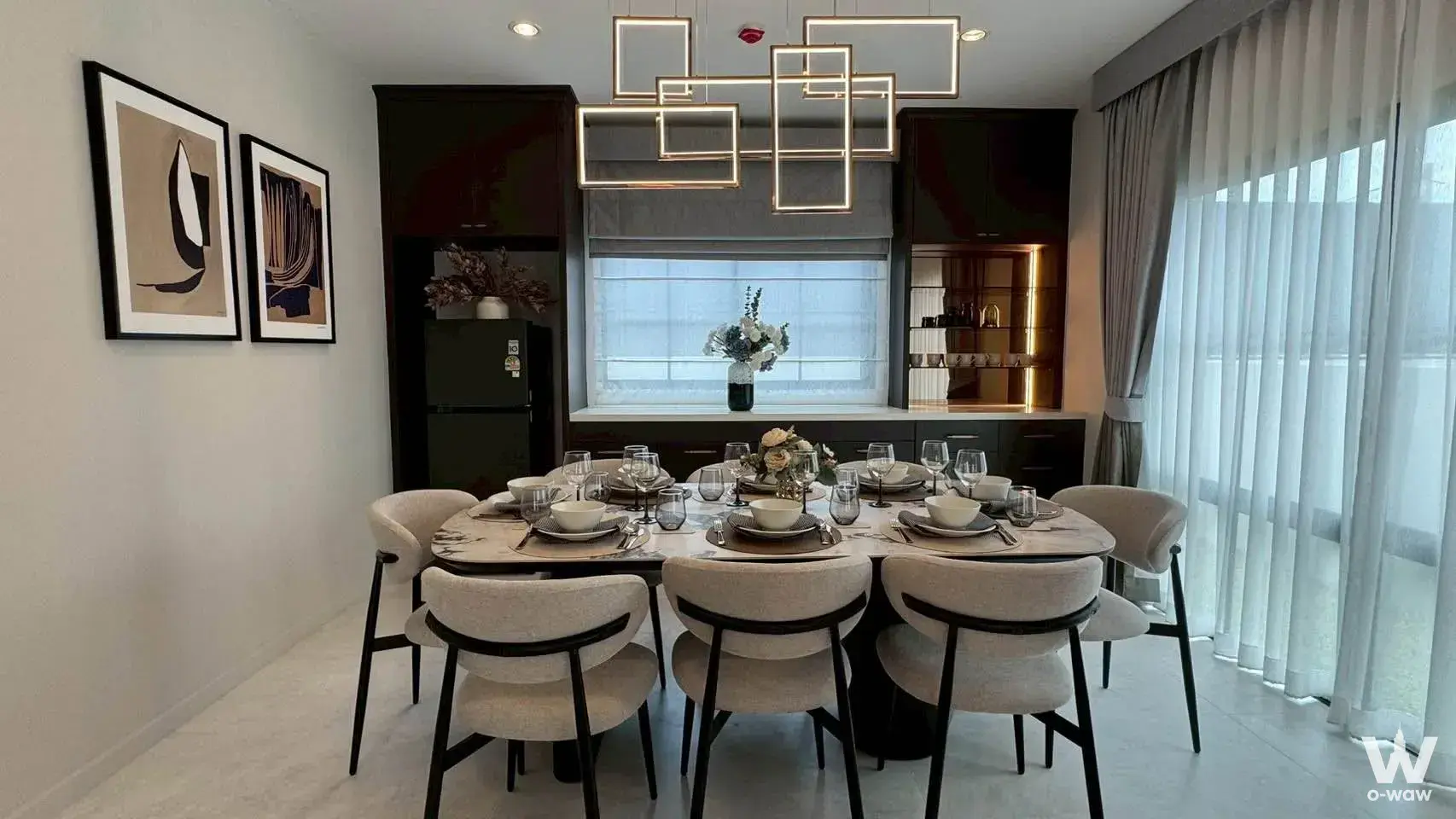 Modern dining area in Setthasiri Bangna house with marble table and geometric chandelier