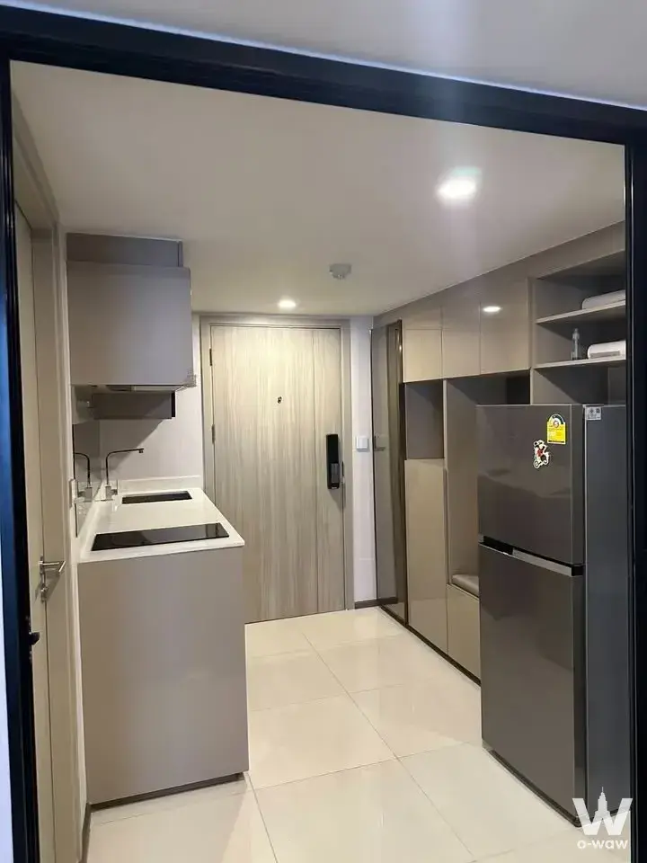 Prime city-center location with convenient access to Ratchathewi, Phaya Thai, and Siam. Close to shopping districts, educational institutions, and public transport. Near BTS Ratchathewi. Future connection to the MRT Orange Line. Just 1 station away from Siam Paragon, Siam Center, and MBK. Near Chulalongkorn University. Near Triam Udom Suksa School.