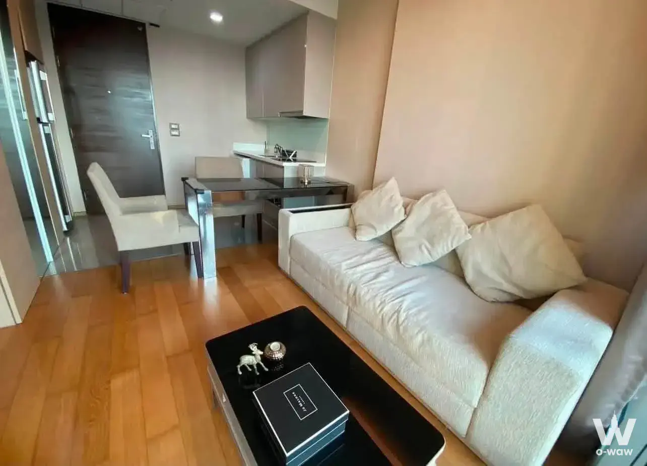 Condo with 1 bedroom for rent at The Address Asoke — photo 2 of 5