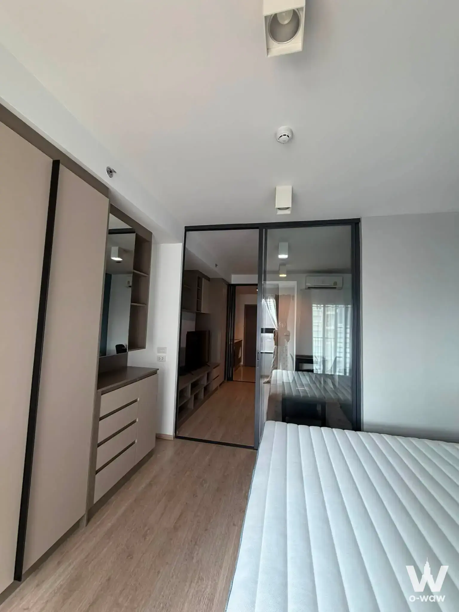 Unfurnished bedroom in Ideo Sathon-Wongwian Yai with built-in wardrobe and glass partition
