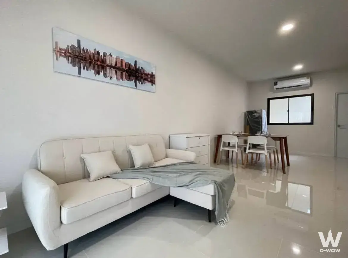 Townhouse with 2 bedrooms for rent at Altitude Kraf Bangna — photo 1 of 5