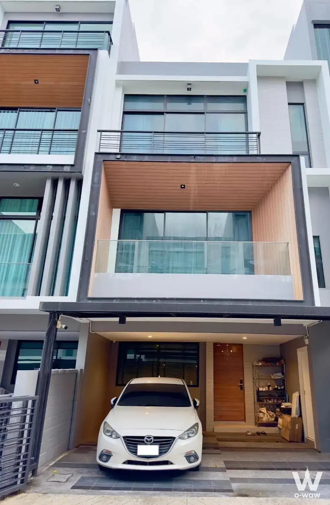 Srinakarin Road, Rama 9 Road, New Krungthep Kreetha area
