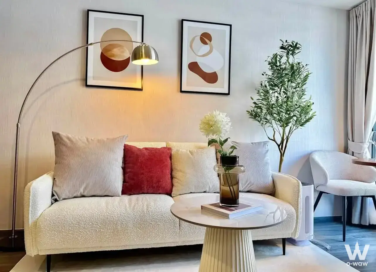 Cream boucle sofa and marble coffee table in Ideo Mobi Sukhumvit 81 1-bed for rent