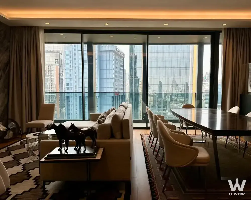 Luxury open-plan living and dining space in The Estelle Phrom Phong with city skyline view